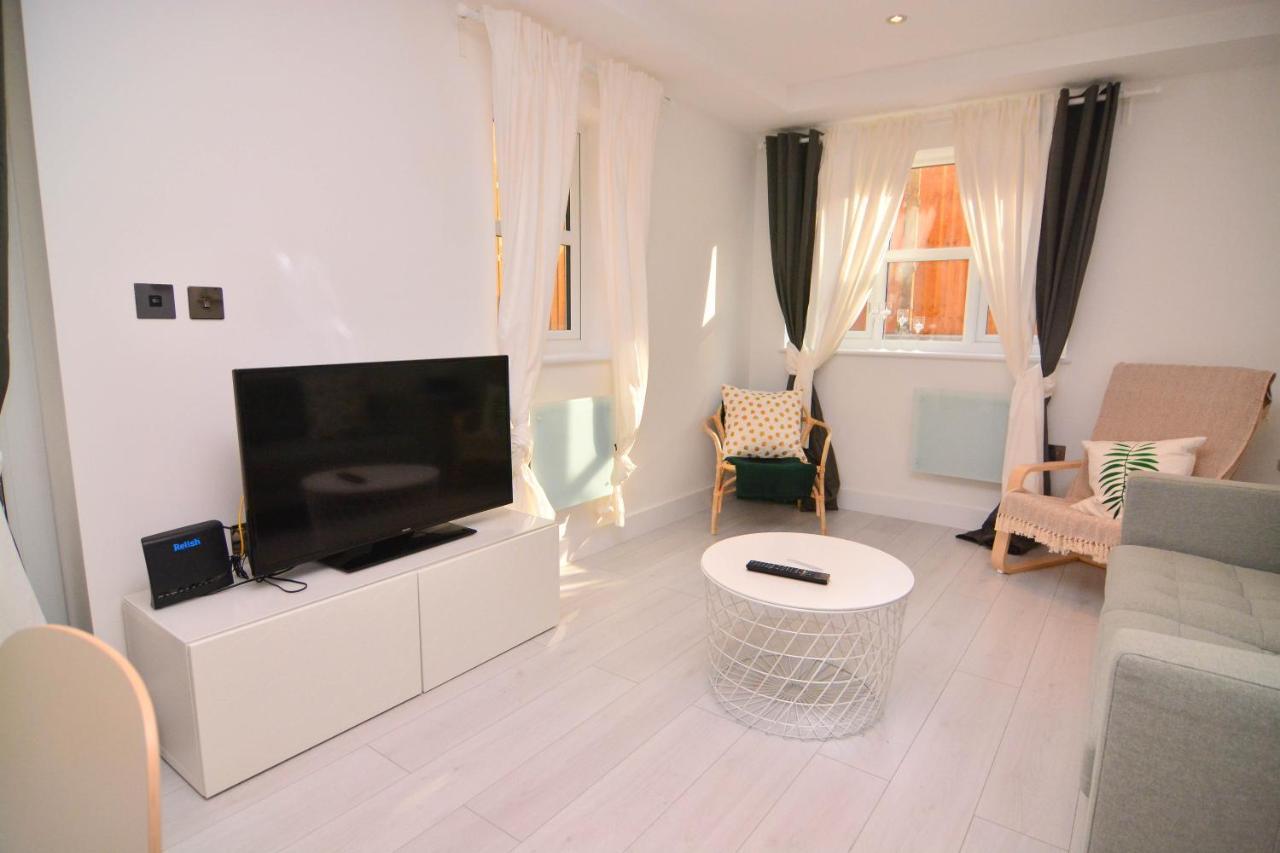 Apartment Wharf - Macarena Apartments Лондон Екстер'єр фото