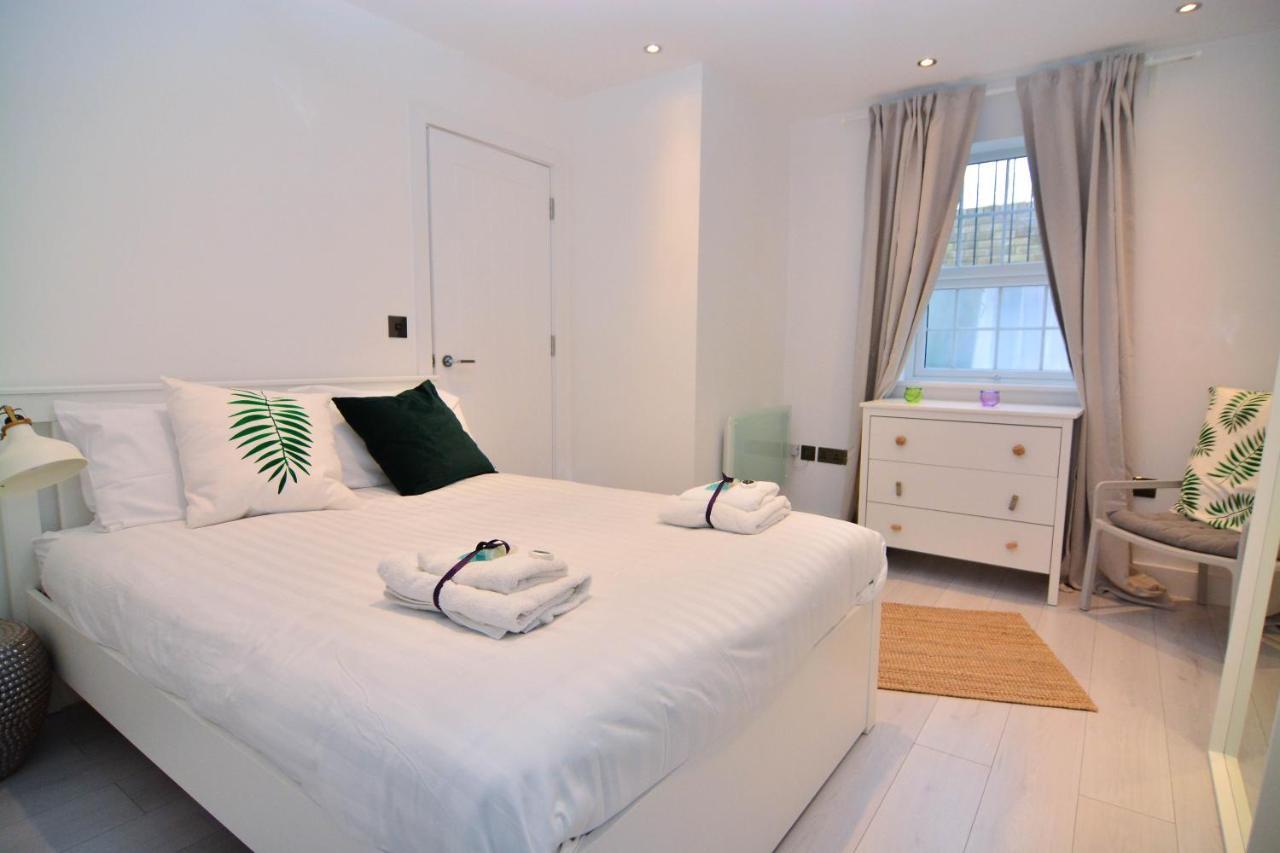 Apartment Wharf - Macarena Apartments Лондон Екстер'єр фото